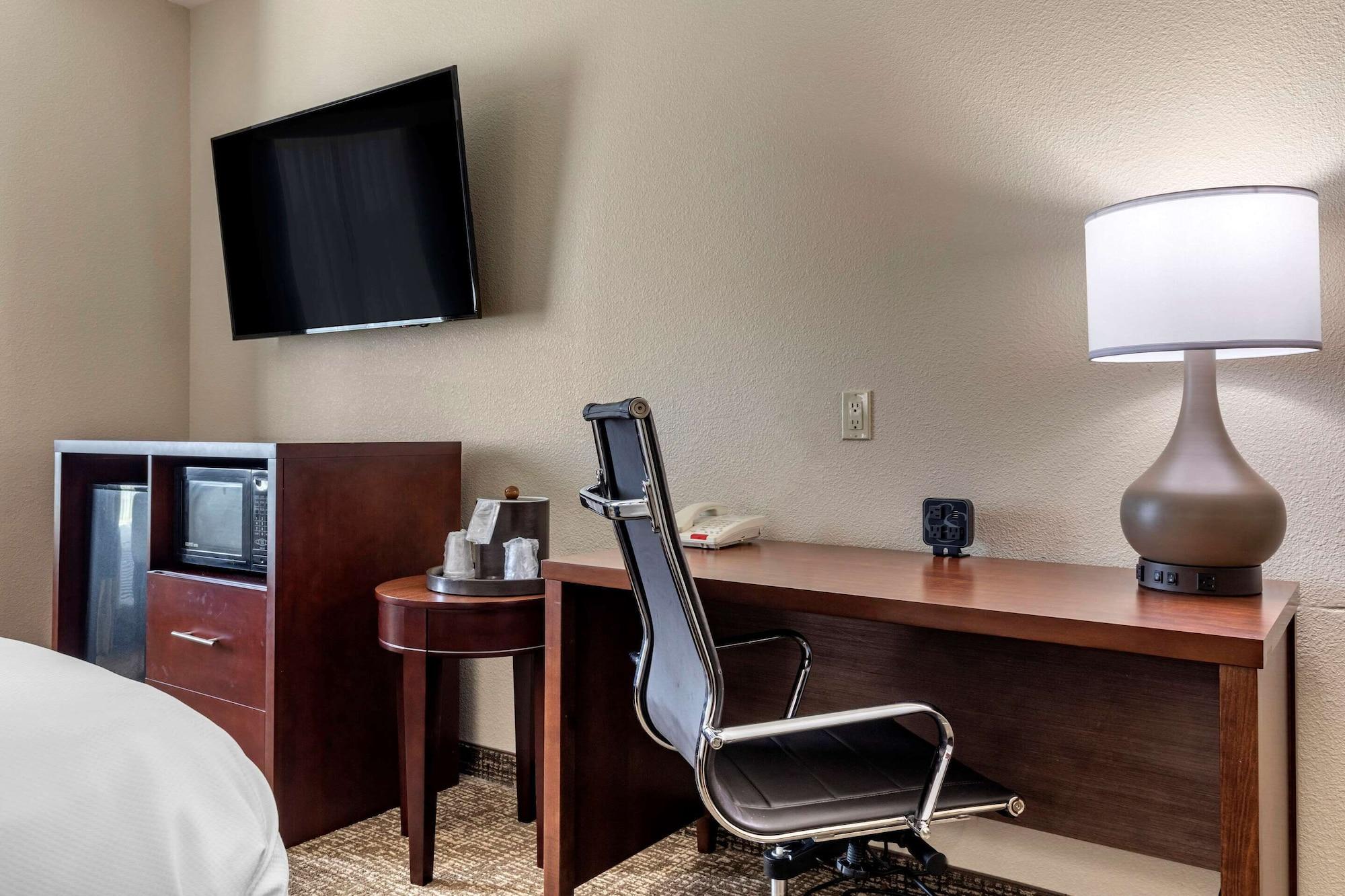 Comfort Suites Plano - Dallas North Exterior photo